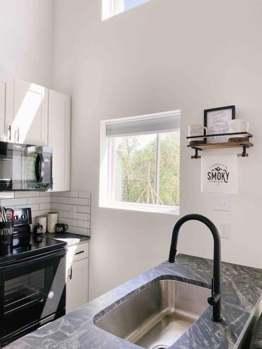 Apartament Cozy Smoky Mountain Tiny House Pigeon Forge Zewnętrze zdjęcie