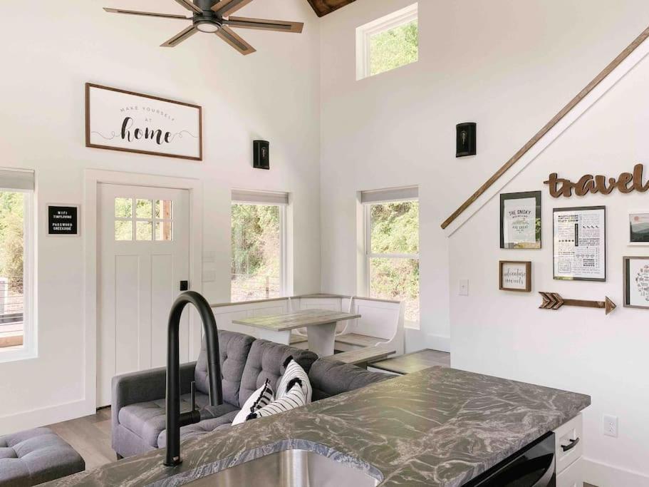 Apartament Cozy Smoky Mountain Tiny House Pigeon Forge Zewnętrze zdjęcie